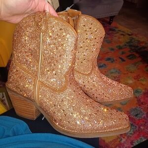 Nwt Dingo crystal boots